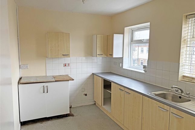 27, Glebe Close, SOUTHEND-ON-SEA photo 3