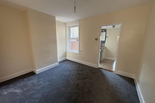 15, Maygrove Road, Great Yarmouth photo 2