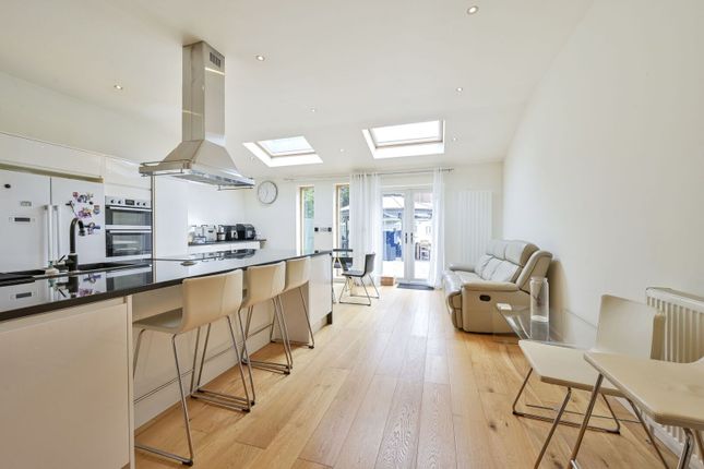 Windermere Avenue, Merton Park photo 4