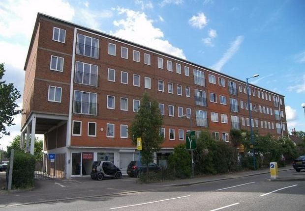 Flat to rent in High Street, Potters Bar