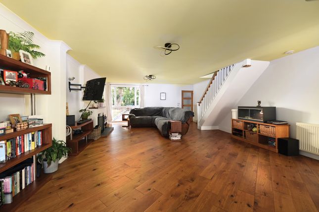 28, Darby Green Lane, Camberley photo 2