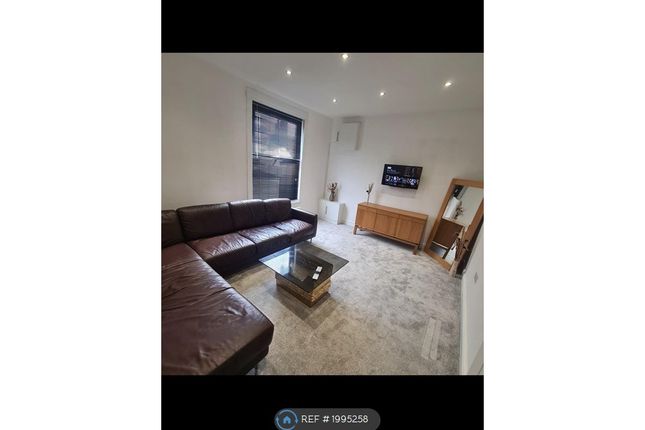 Room to rent in Glossop Street Apartments, Leeds