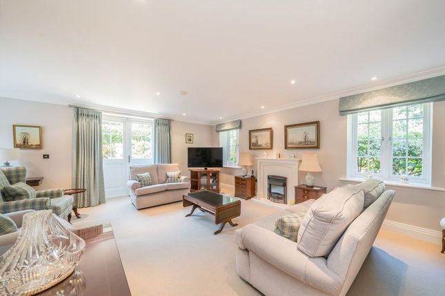1, Coach House Mews, Walton-On-Thames photo 2