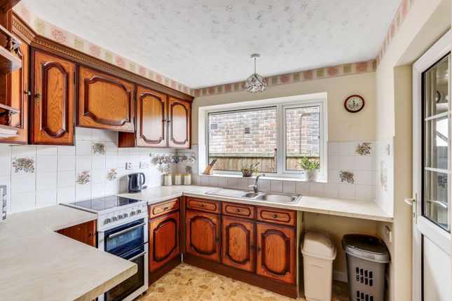 2 Newstead Terrace, Nottingham photo 4