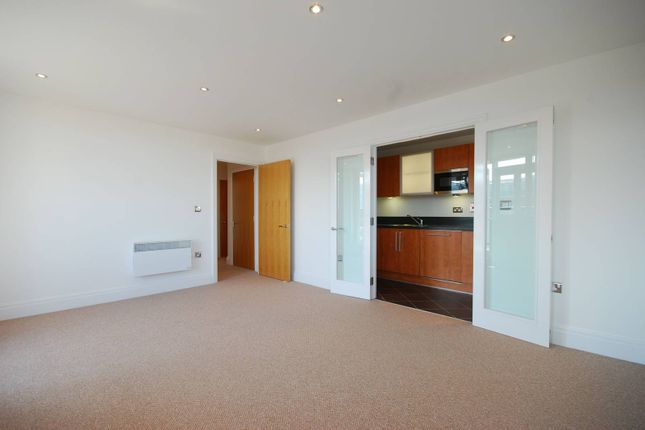 Flat to rent in Seven Kings Way, Kingston, Kingston Upon Thames