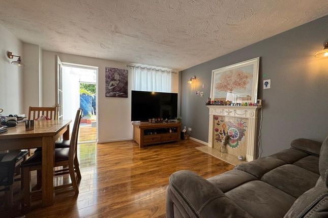 12, Whitehaven, Luton photo 3