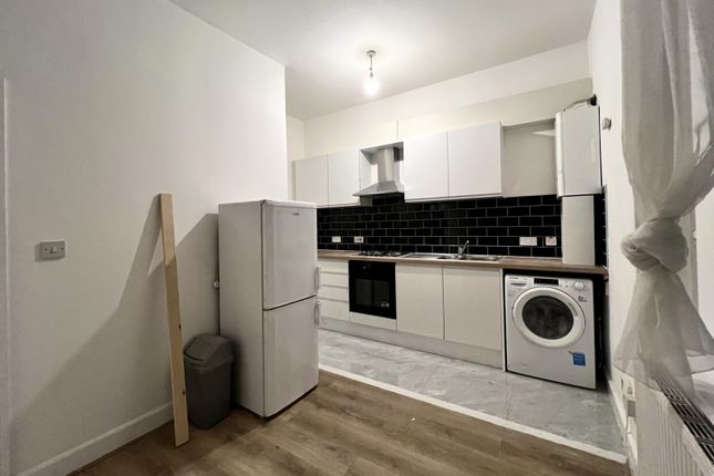 2 Bed-Ground Floor Flat To Rent On Amersham Road, New Cross