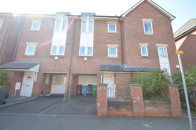 4-bed house on Yew Street, Manchester, £2,400/mo