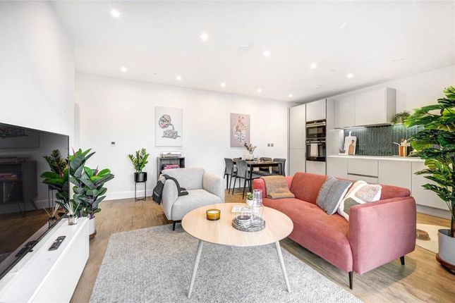 1 Bed Flat To Rent Halford Pl, London W7