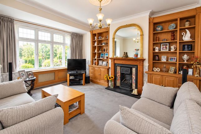 31, The Manor Way, Wallington photo 2