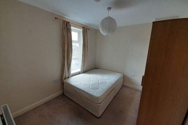 60 Wilson Street, Room 2