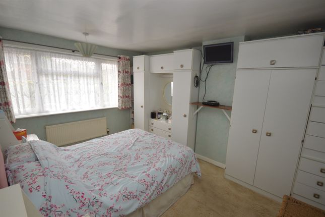 18, Lodge Road, Essex photo 4