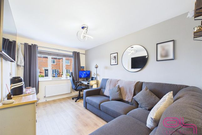 71, Osprey Drive, Burton-On-Trent photo 3