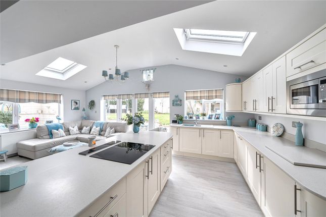 28, Wood Close, Somerset photo 2