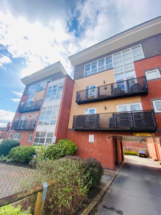 Flat to rent in Wharf Road, Sale