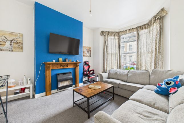 40, Louis Street, Hull photo 2