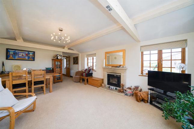 2 Greenacres, Leighton Road, Northall photo 4