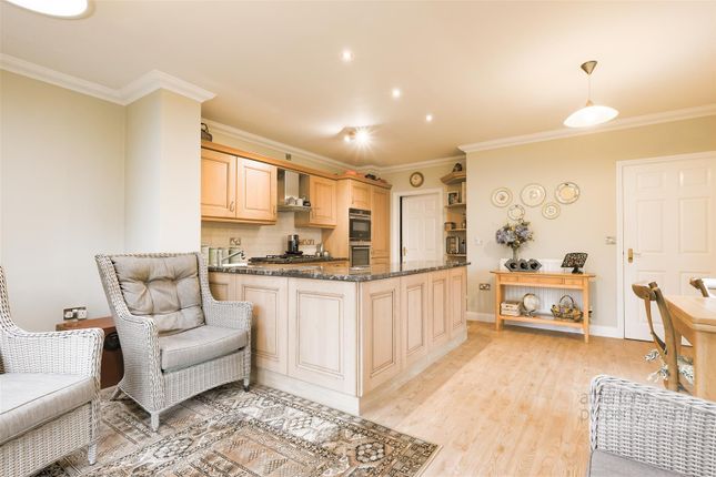 Town house for sale in Sandringham Close, Whalley, Ribble Valley