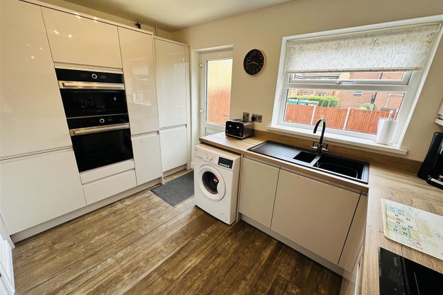 27, Yew Tree Close, Selby photo 3
