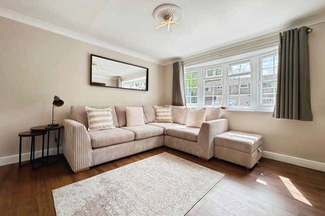 6, Moorside, High Wycombe photo 2