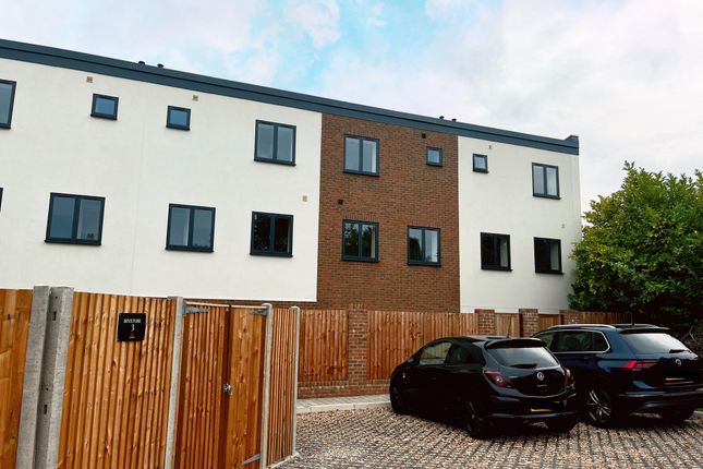 Town house to rent in Denmark Place, Tring