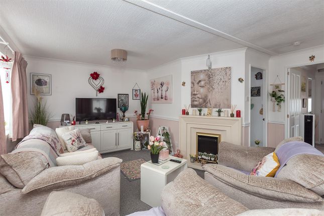 7 Broadfields Park, Oxcliffe Road, Morecambe photo 4