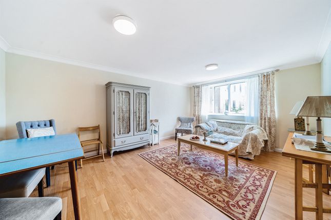 Flat for sale in Leeland Terrace, London