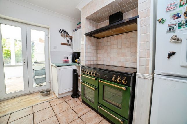 51, Barker Avenue, Nottinghamshire photo 4