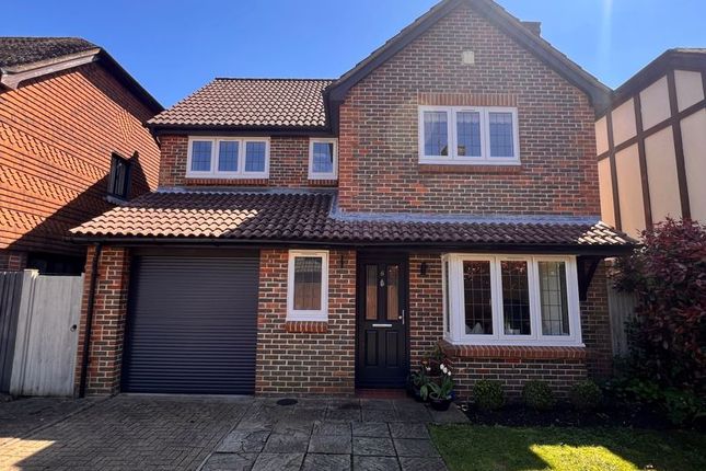 Thumbnail Detached house for sale in Delves, Tadworth