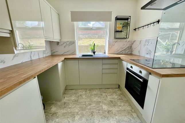 19a, Hawkinge Gardens, Plymouth photo 3