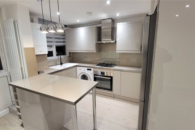 58, Gardner Close, London photo 2
