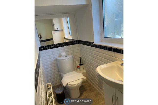 Dovedale Avenue, Clayhall, Ilford photo 5