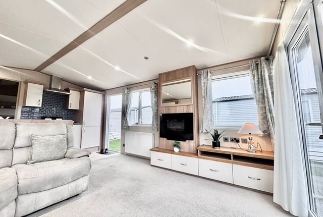 Abi Sunningdale, Vinnetrow Road West Sussex, Chichester photo 3