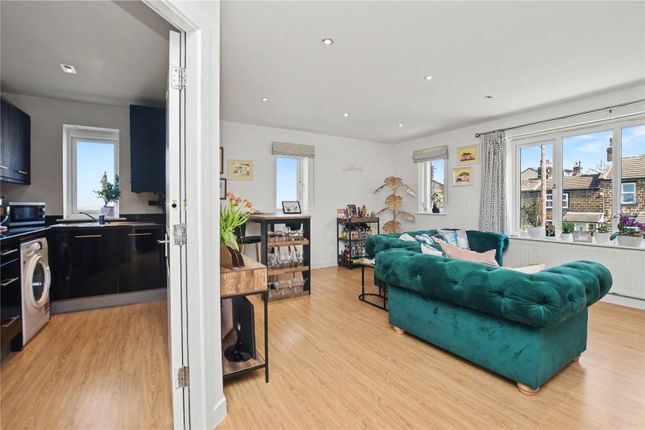 Flat 5, Parkside House, 2, Westmoor Street, West Yorkshire photo 3
