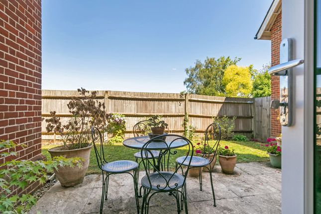 6 Voysey Court Park Road, Winchester photo 2