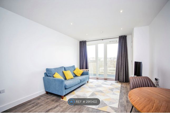 Flat, Corys Road, Rochester photo 3