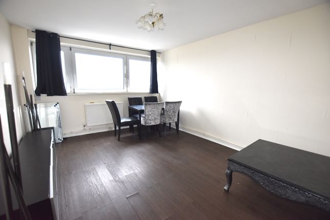Flat for sale in Queendale Cresent, Holland Park