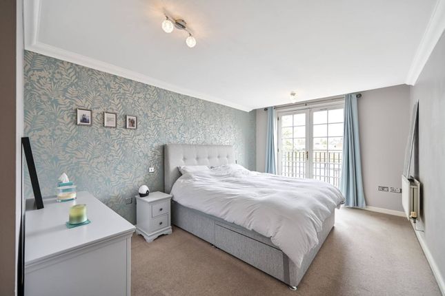Flat for sale in Holme Court, Isleworth