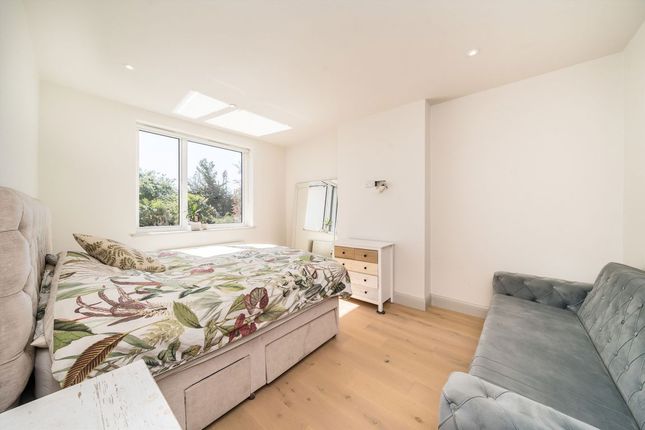 32, Lancaster Gardens, Kingston Upon Thames photo 4