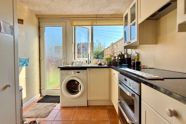 23, Carless Close, Gosport photo 2