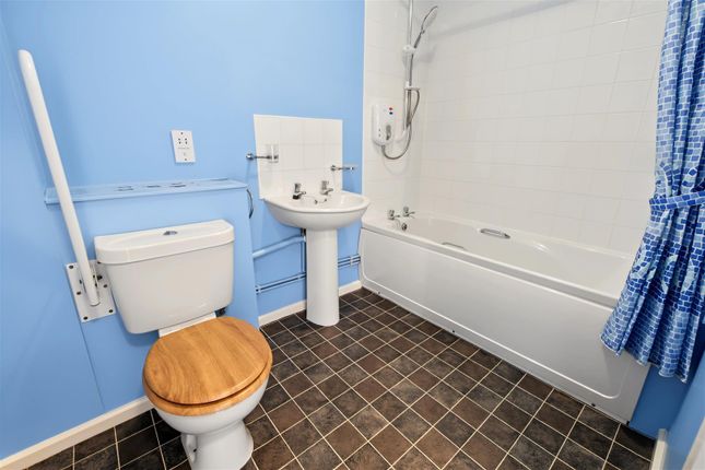 1, Kirtling Close, Nottingham photo 5