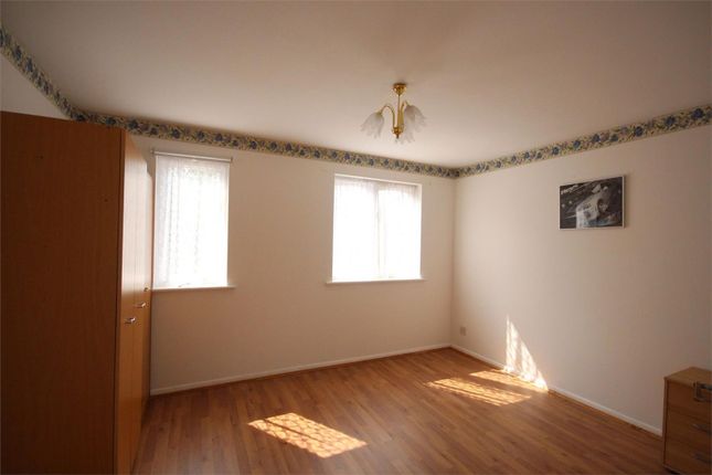 Pempath Place, Wembley photo 5