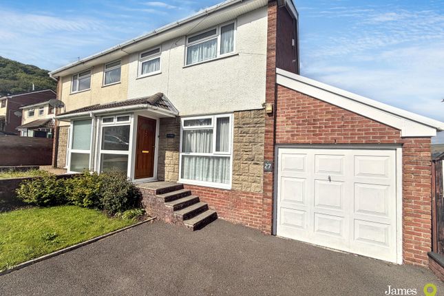 Lan Close, Graigwen Pontypridd photo 3