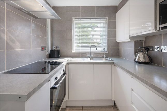 21, Lairdale Close, London photo 4