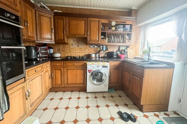 18, Chiltern Rise, Rotherham photo 3