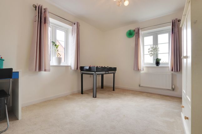Detached house to rent in Hewitt Road, Basingstoke, Hampshire
