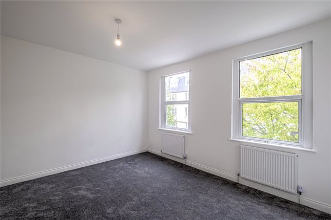 8, Alexander Road, London photo 3