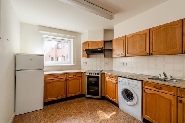 313 Carlyle Court, Comely Bank Road, Edinburgh photo 4
