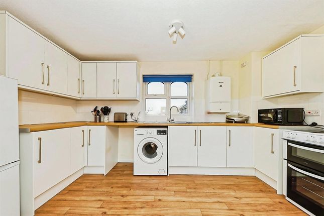 14, Park Court, Abbey Fields, Faversham photo 4
