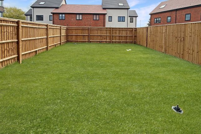8, Sanders Lane, Aylesbury photo 4